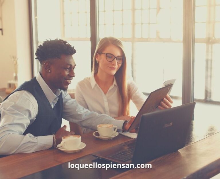 17 Señales que Indican que Le Gustas a tu Compañero de Trabajo